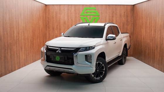 MITSUBISHI L200 TRITON 2.4 16V TURBO DIESEL SPORT HPE CD 4P 4X4 AUTOMÁTICO MITSUBISHI L200 TRITON 2.4 16V TURBO DIESEL SPORT HPE CD 4P 4X4 AUTOMÁTICO